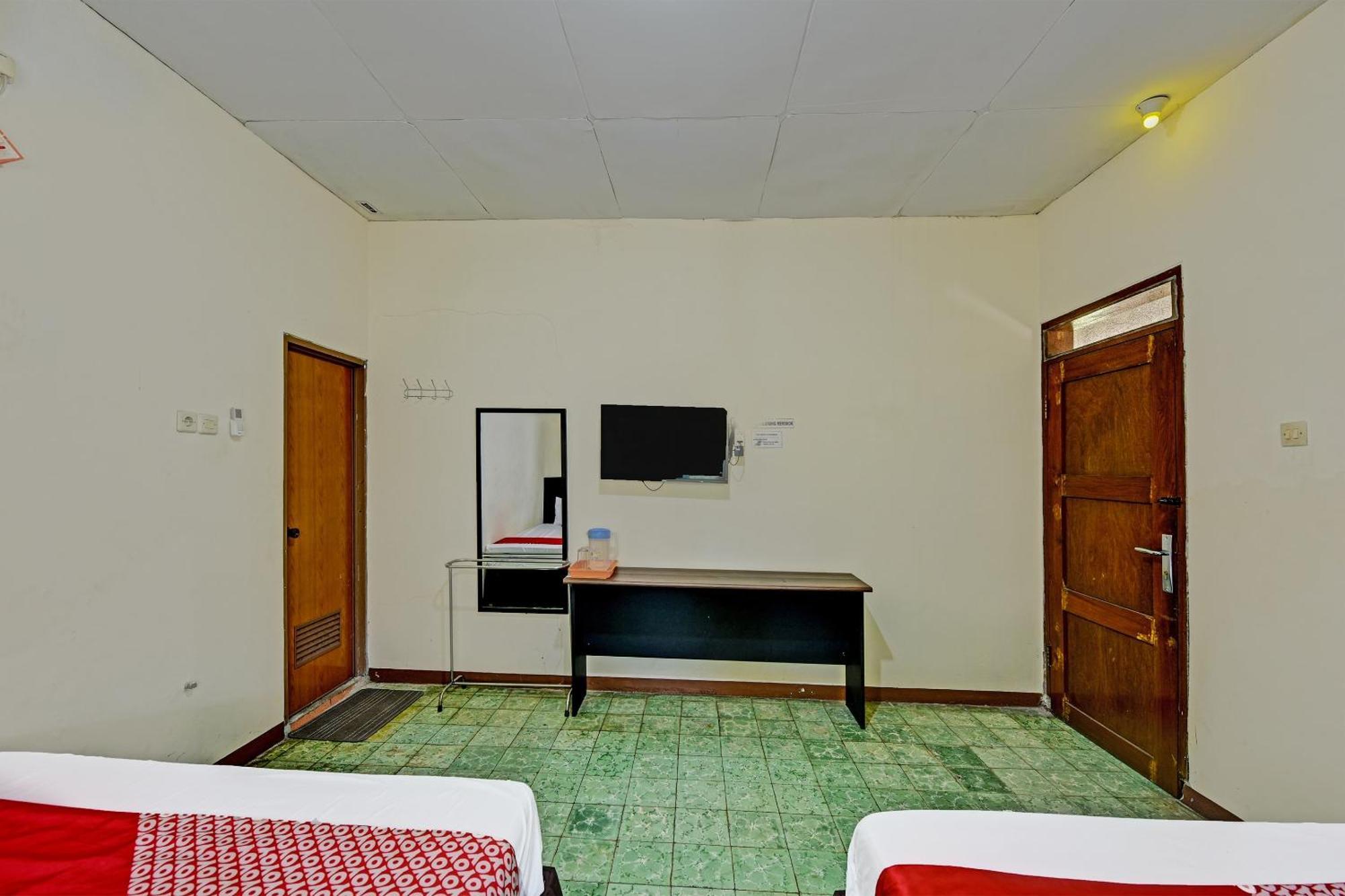 Oyo 90443 Hotel New Kartika In Cilopadang Buitenkant foto