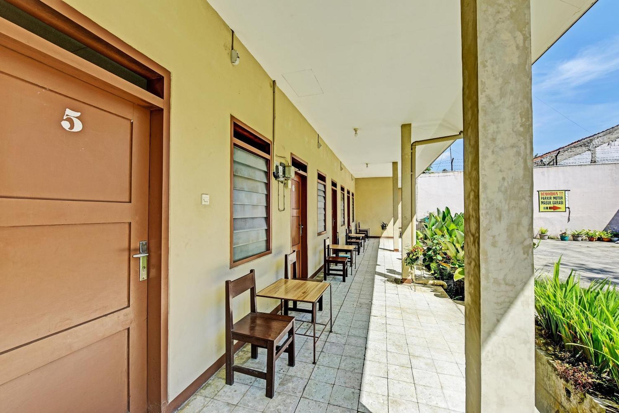 Oyo 90443 Hotel New Kartika In Cilopadang Buitenkant foto